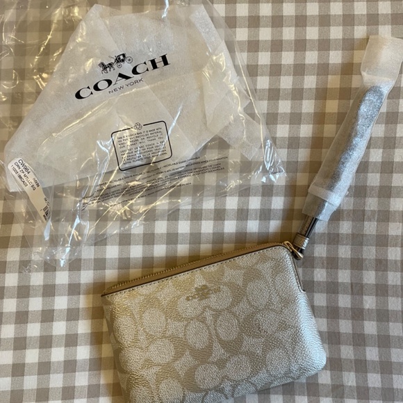 Coach Wristlet - Picture 3 of 3